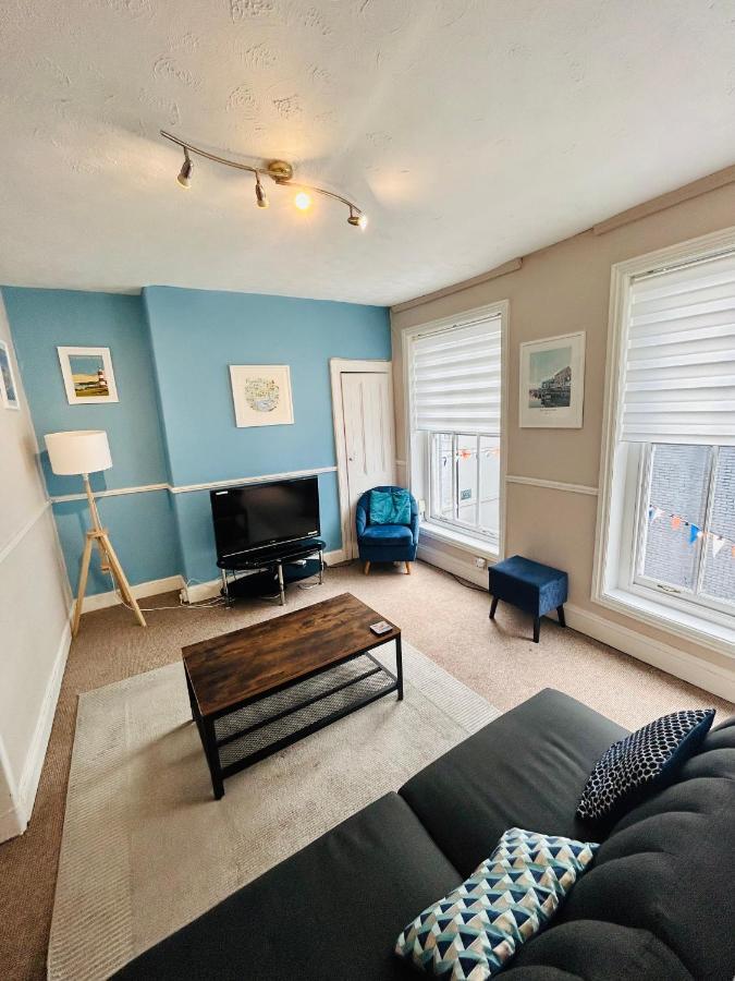 Acora'S Apartments Плимът Екстериор снимка